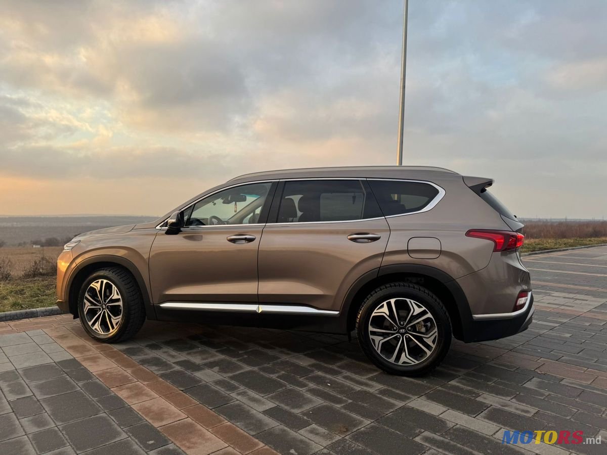 2018' Hyundai Santa Fe photo #2