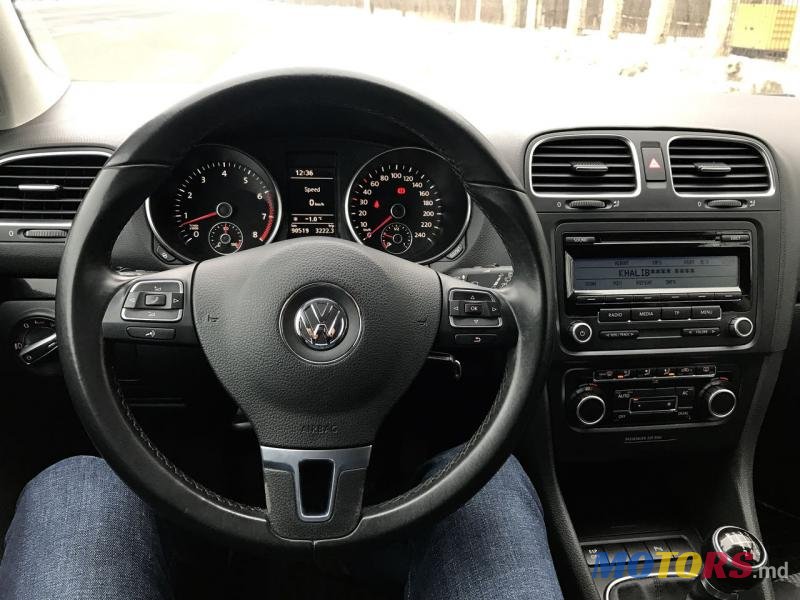 2009' Volkswagen Golf photo #3