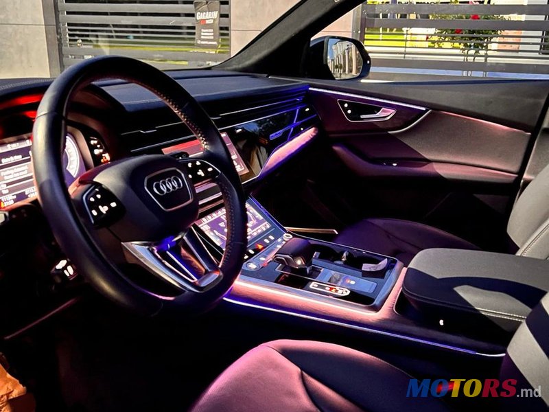 2019' Audi Q8 photo #4
