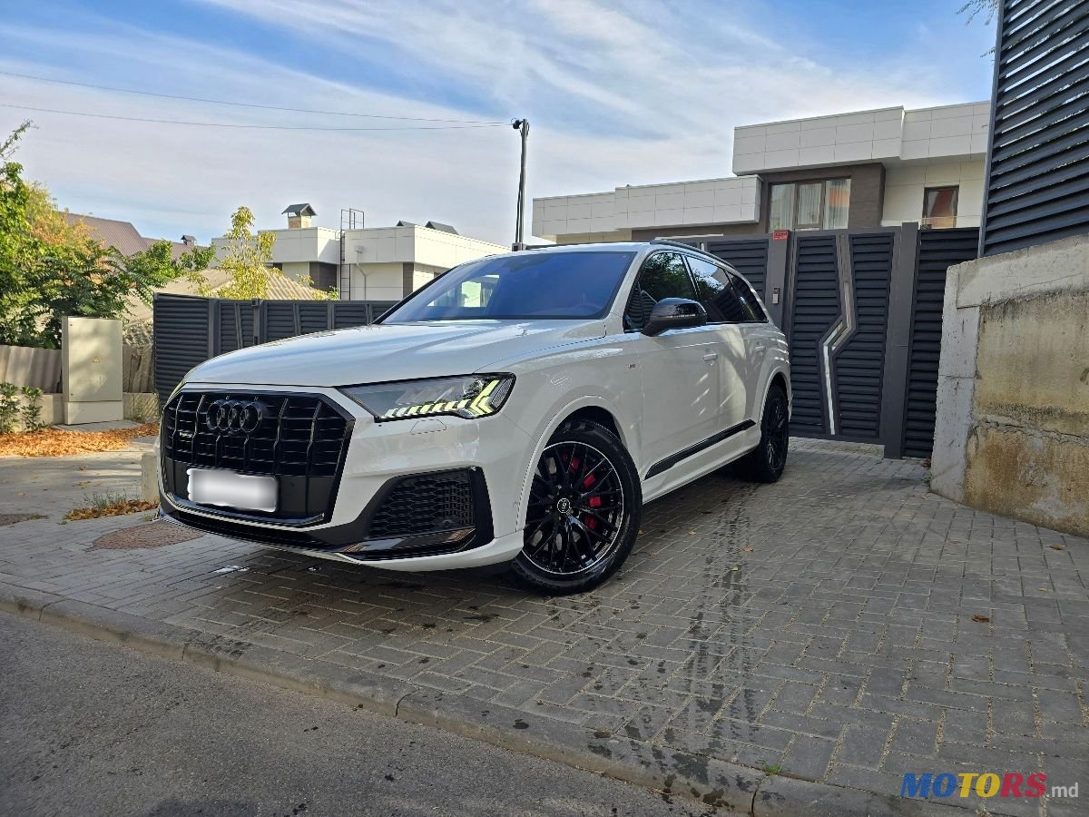 2021' Audi Q7 E-Tron photo #3