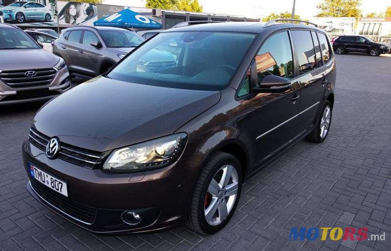 2011' Volkswagen Touran photo #2