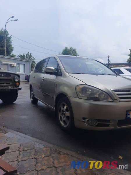 2002' Toyota Avensis photo #4