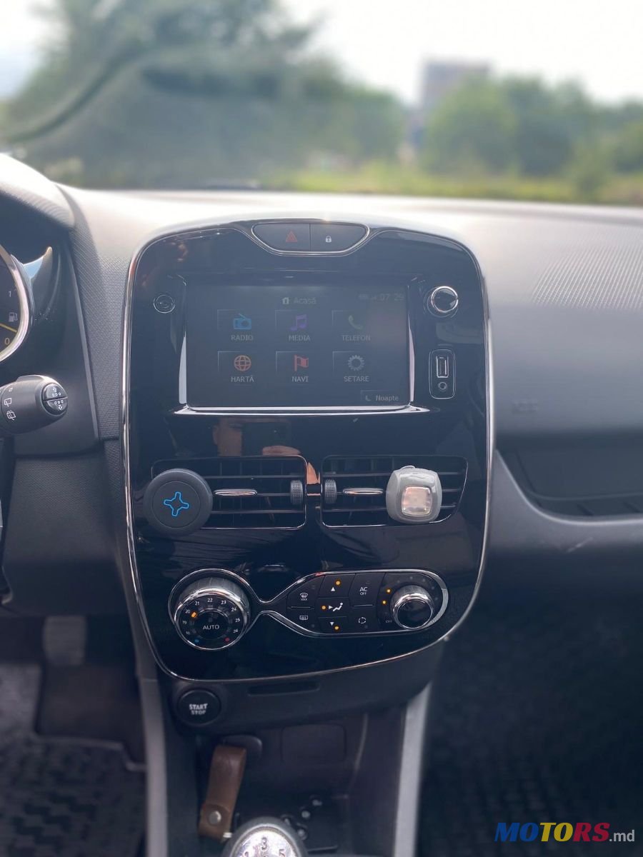 2014' Renault Clio photo #6