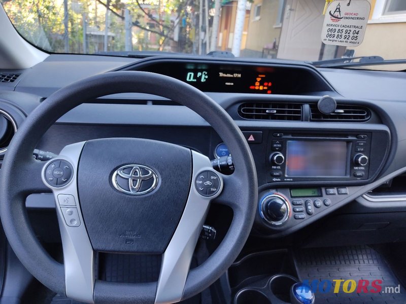 2014' Toyota Prius c photo #3