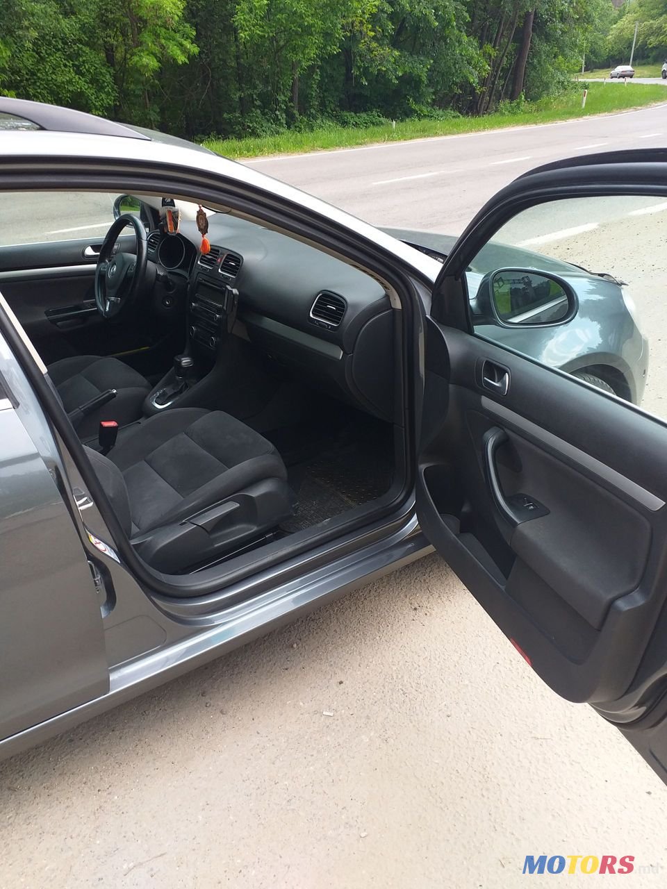 2010' Volkswagen Golf photo #6