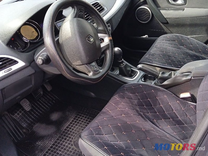 2010' Renault Megane photo #2