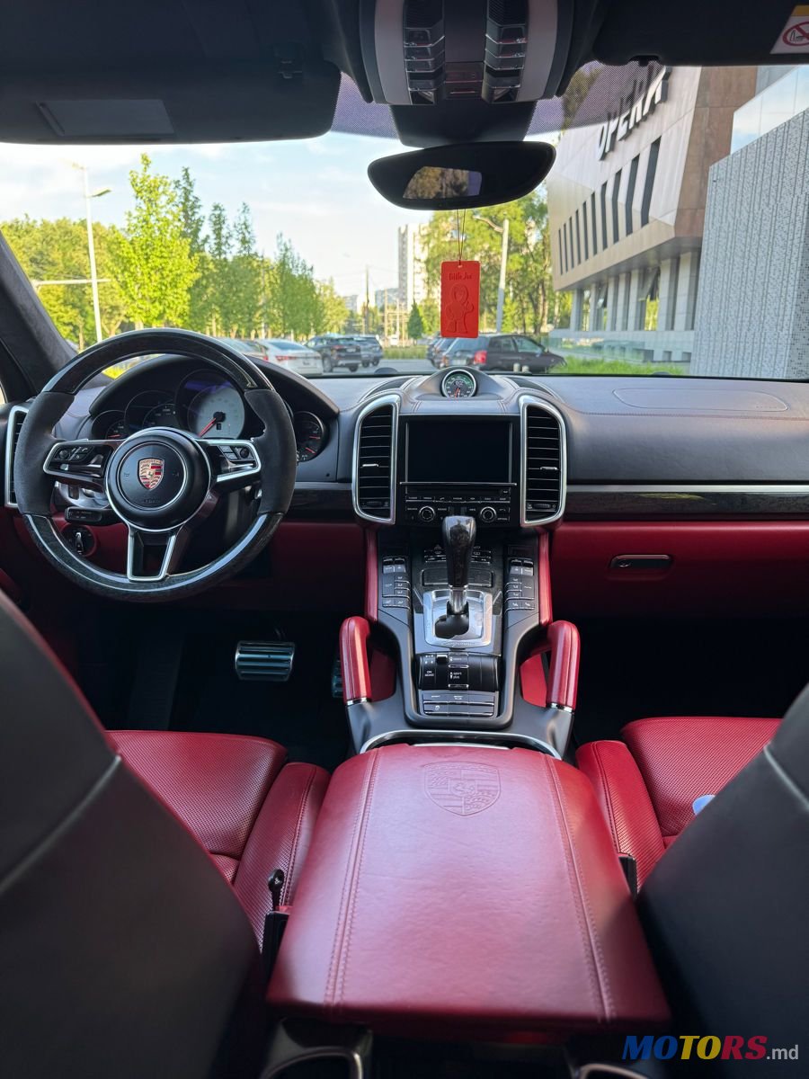 2015' Porsche Cayenne photo #5