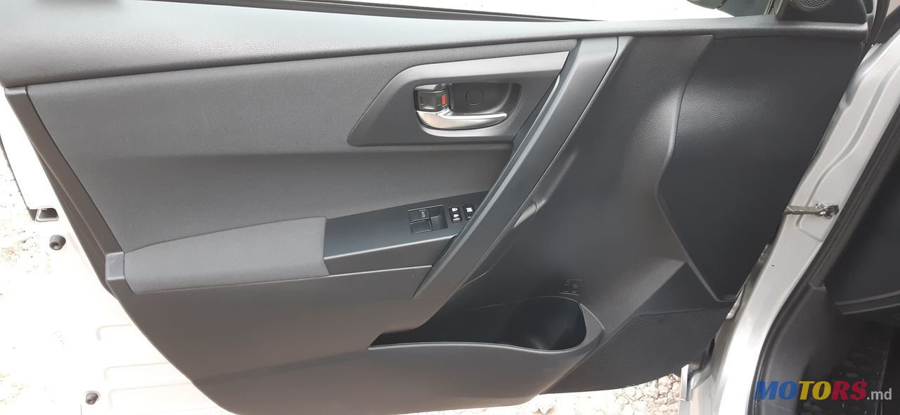 2016' Toyota Auris photo #2