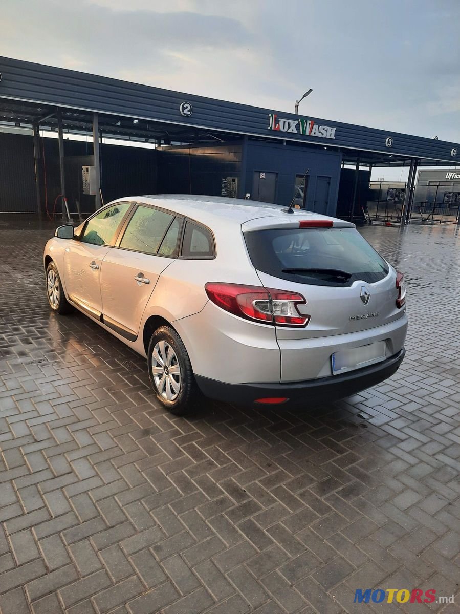 2012' Renault Megane photo #3