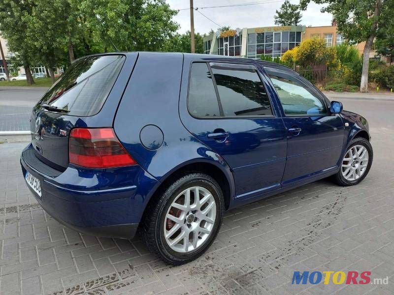 2004' Volkswagen Golf photo #2