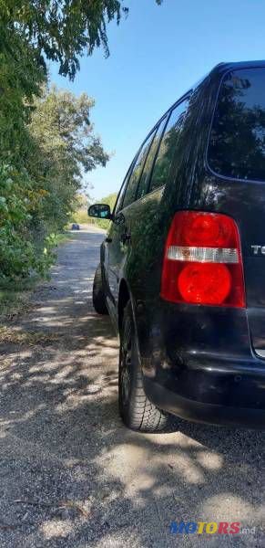 2005' Volkswagen Touran photo #2