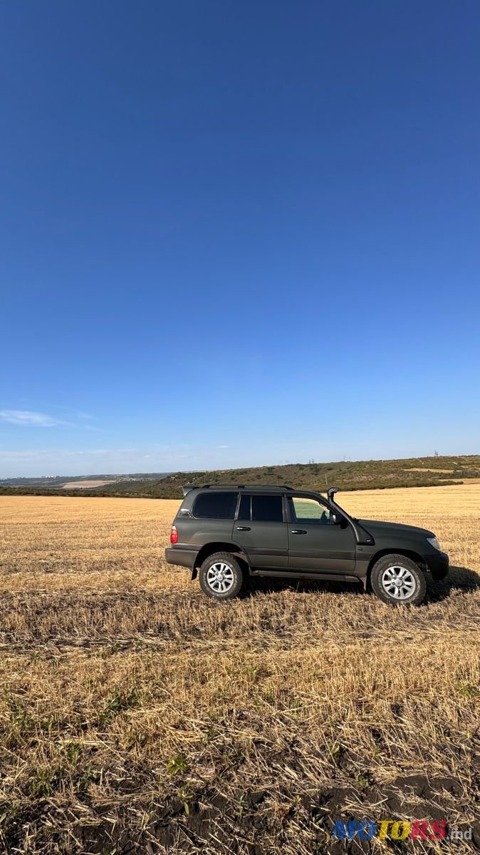 2001' Toyota Land Cruiser photo #3