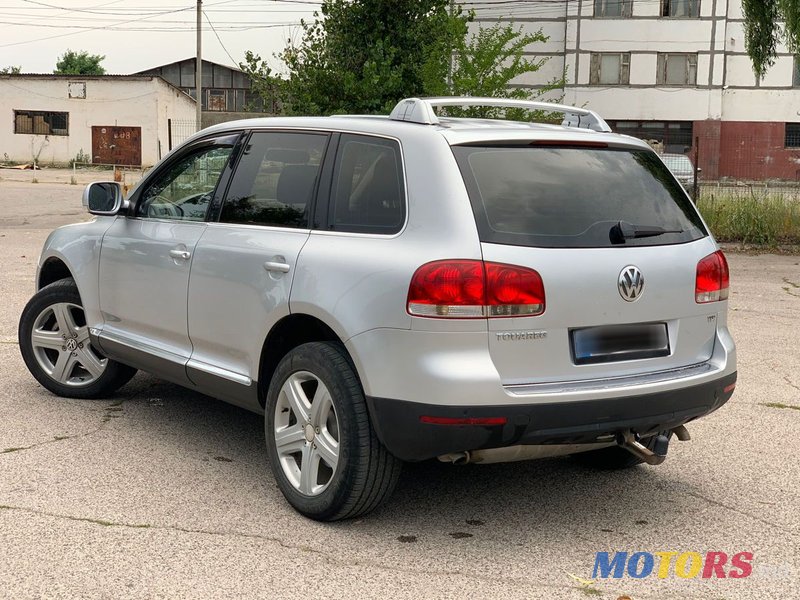 2005' Volkswagen Touareg photo #2