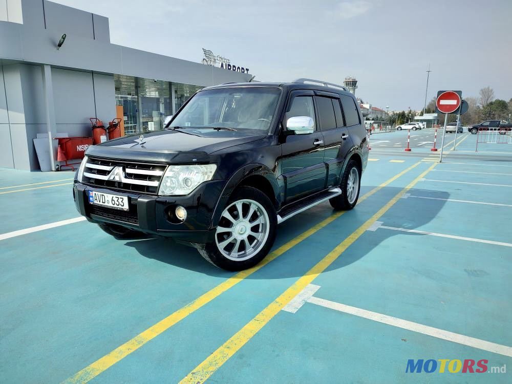 2008' Mitsubishi Pajero photo #4