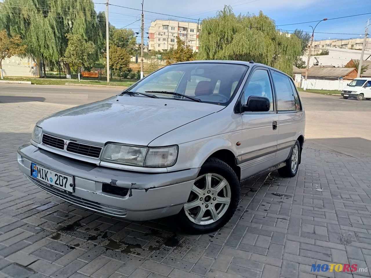 1993' Mitsubishi Space Runner photo #1