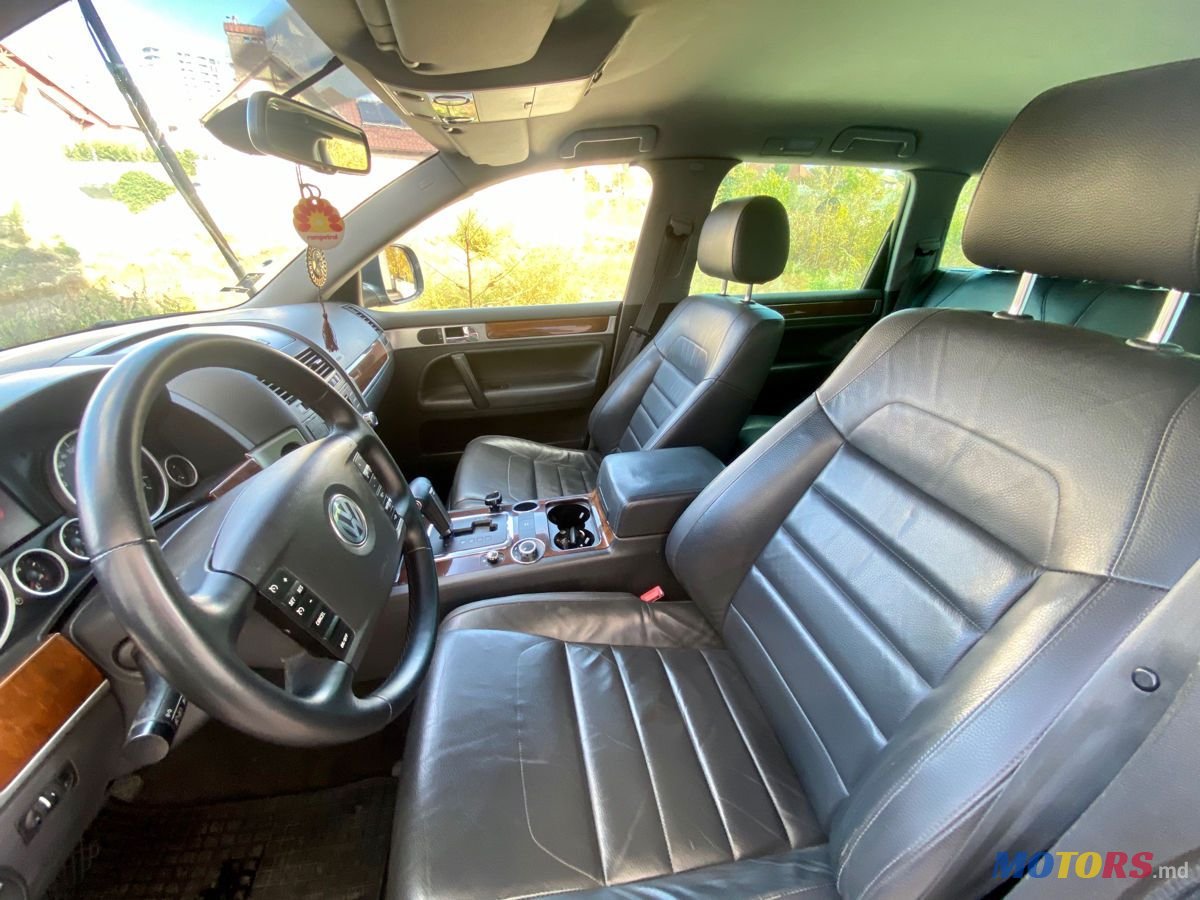 2008' Volkswagen Touareg photo #6