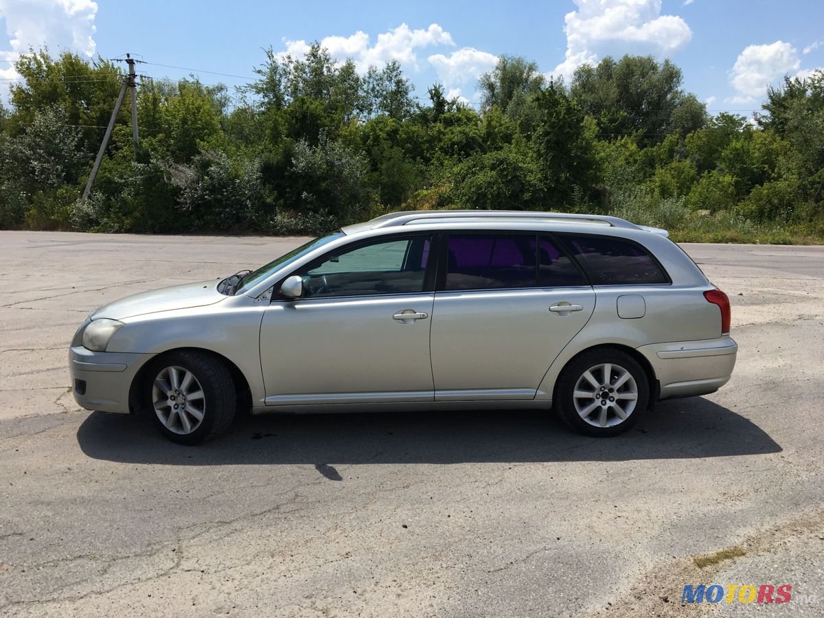 2005' Toyota Avensis photo #2