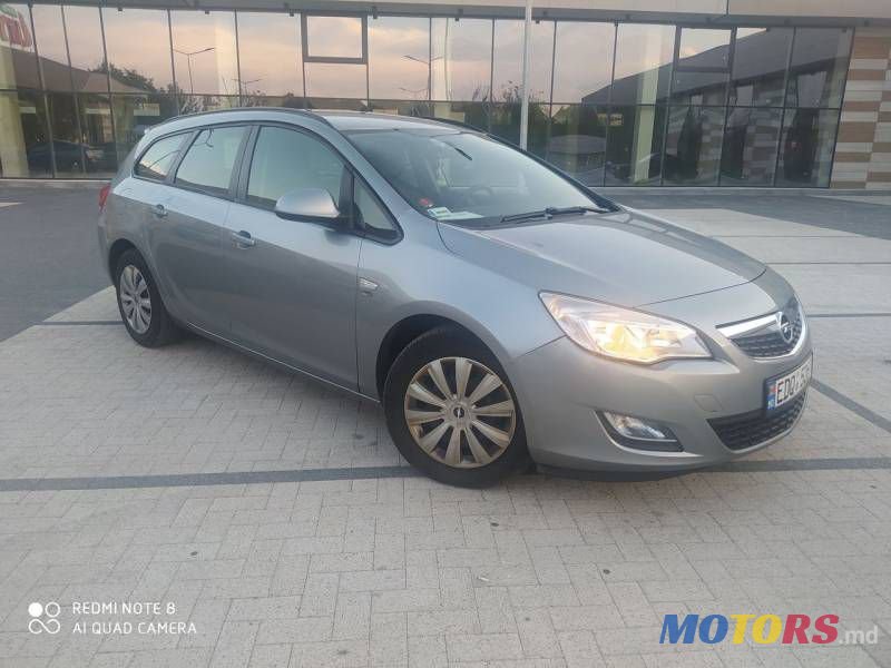 2012' Opel Astra photo #4