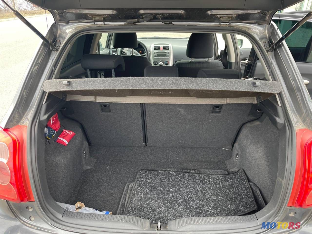 2007' Toyota Auris photo #6