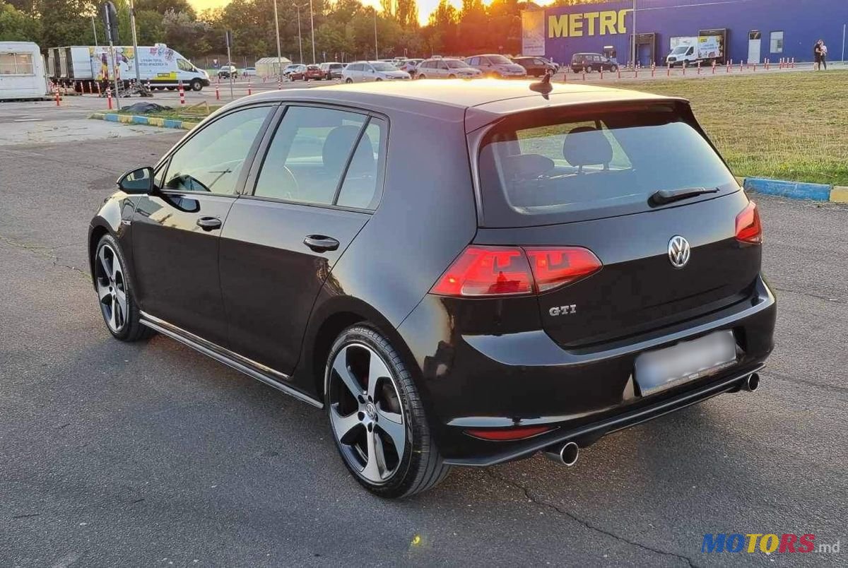 2017' Volkswagen Golf photo #2