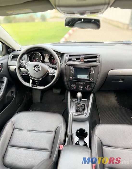 2017' Volkswagen Jetta photo #5