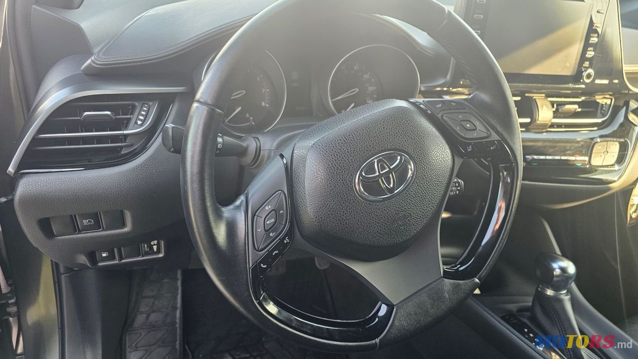 2019' Toyota C-HR photo #4