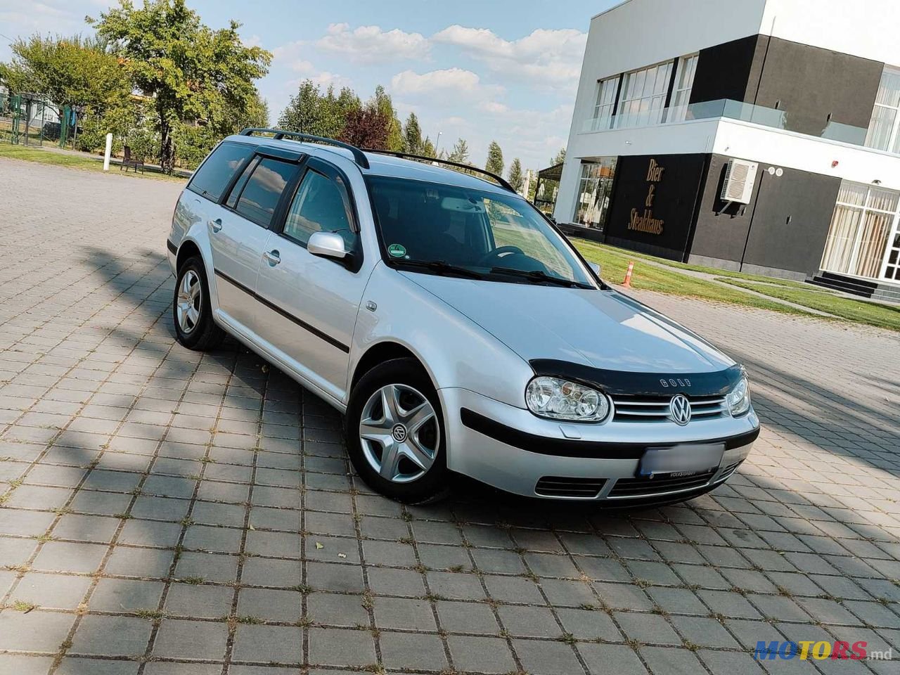 2003' Volkswagen Golf photo #2