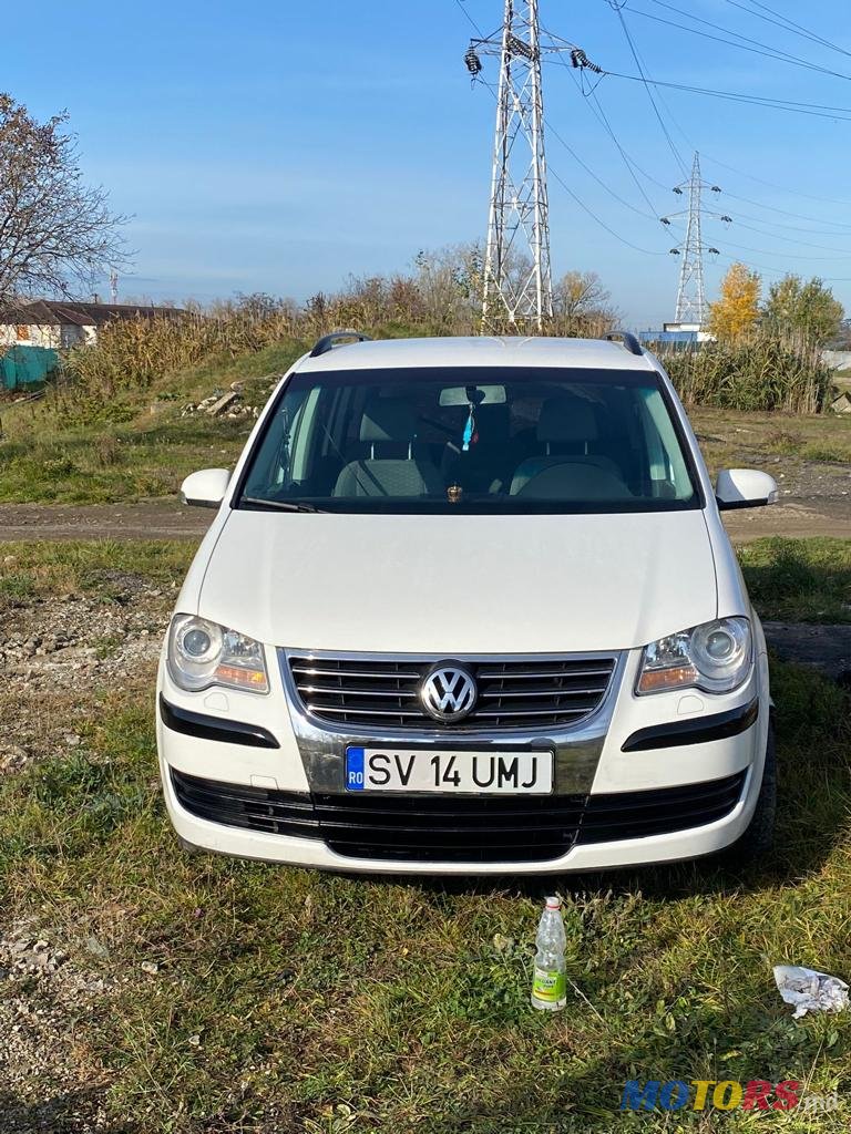 2008' Volkswagen Touran photo #3