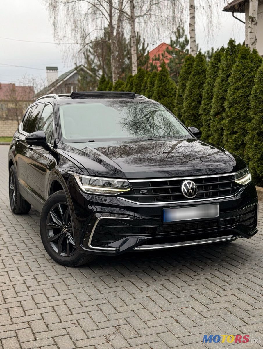 2022' Volkswagen Tiguan photo #1