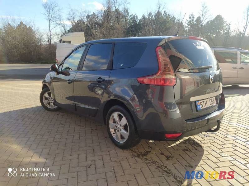 2011' Renault Grand Scenic photo #4