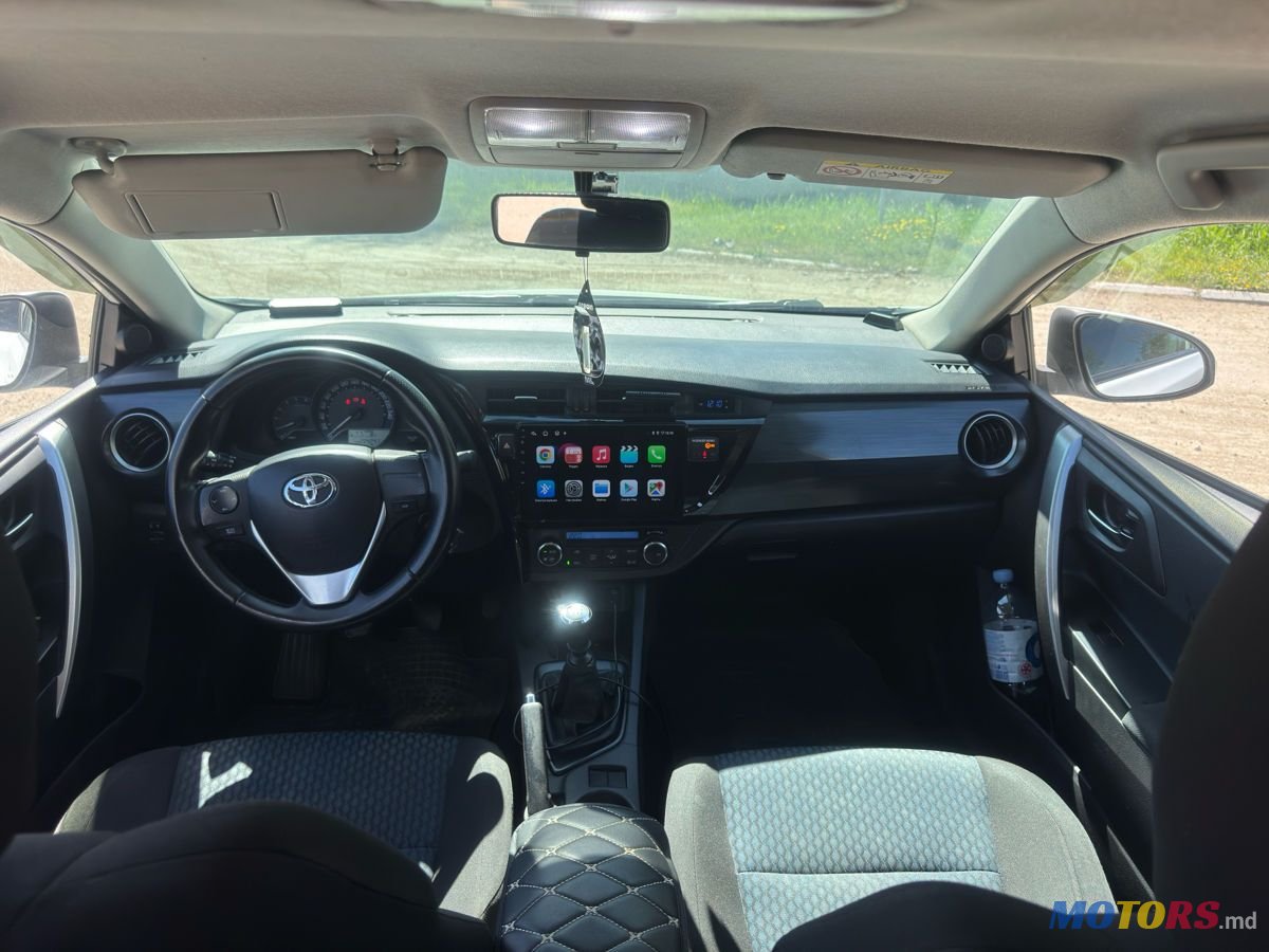 2013' Toyota Auris photo #6