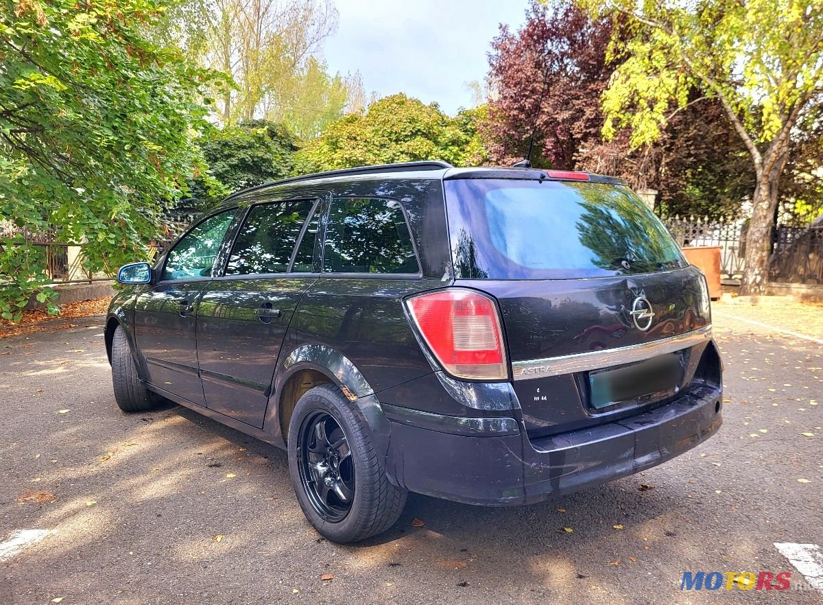 2009' Opel Astra photo #2