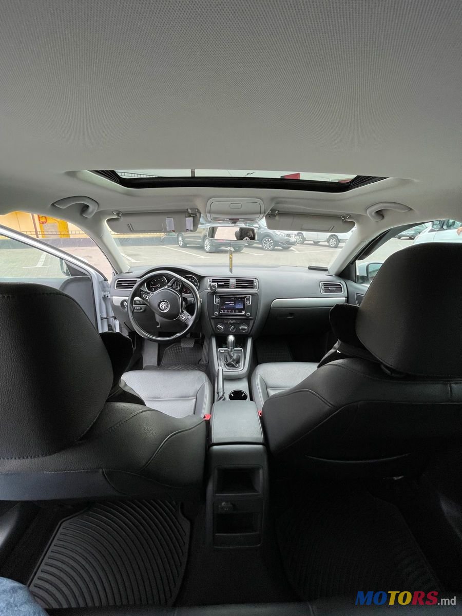 2017' Volkswagen Jetta photo #6