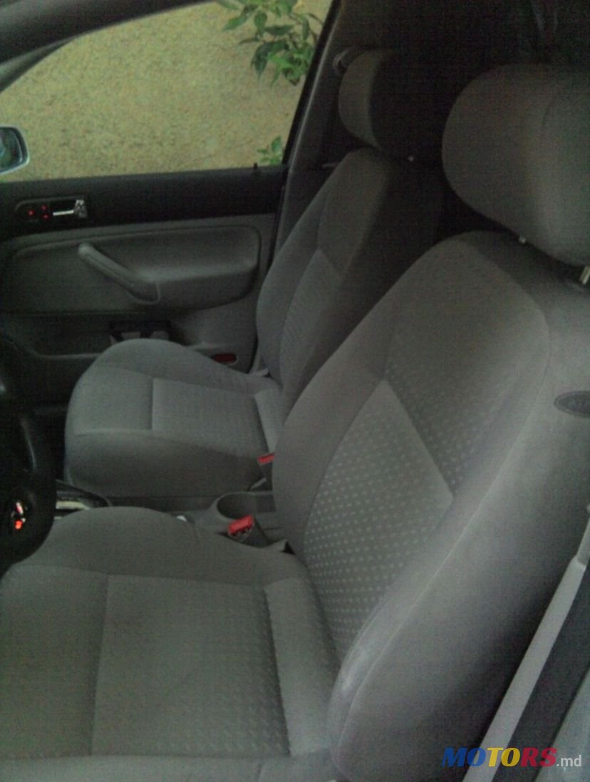 2005' Volkswagen Jetta photo #5