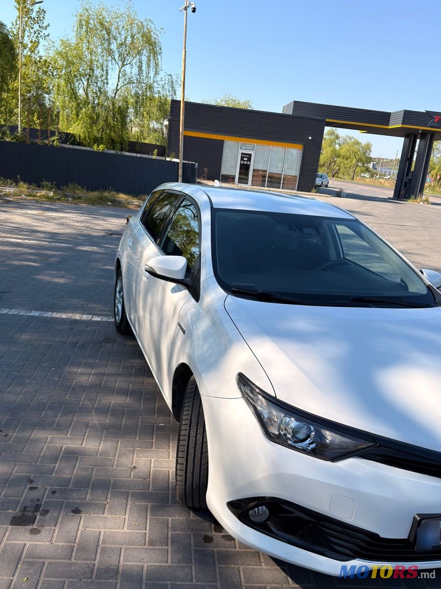 2015' Toyota Auris photo #4