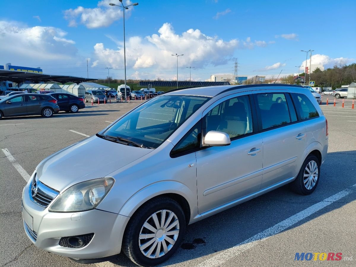2013' Opel Zafira photo #1