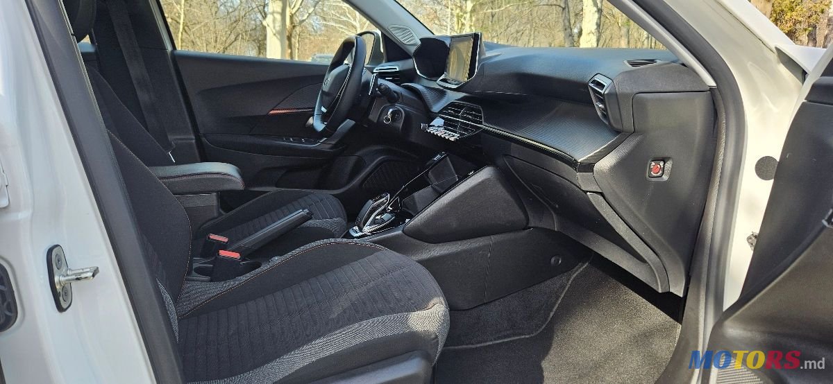 2021' Peugeot 2008 photo #6