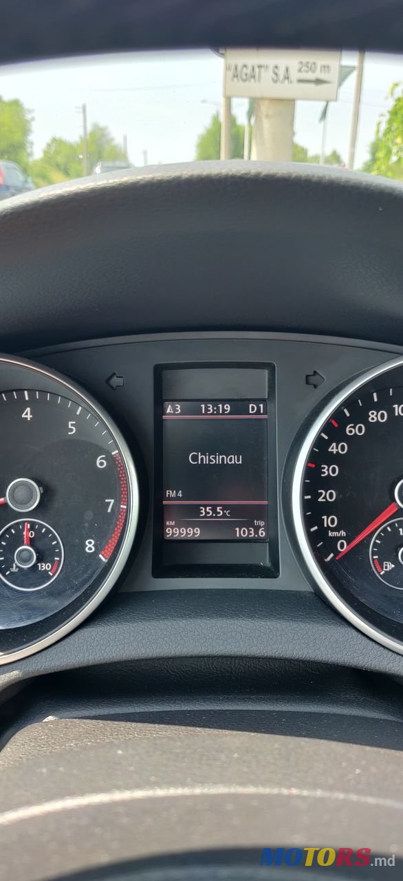 2011' Volkswagen Golf photo #6