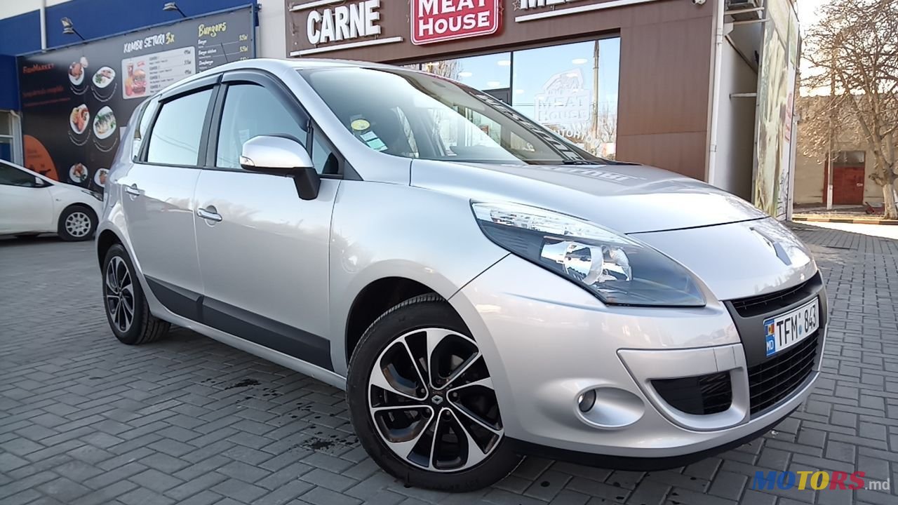 2011' Renault Scenic photo #2