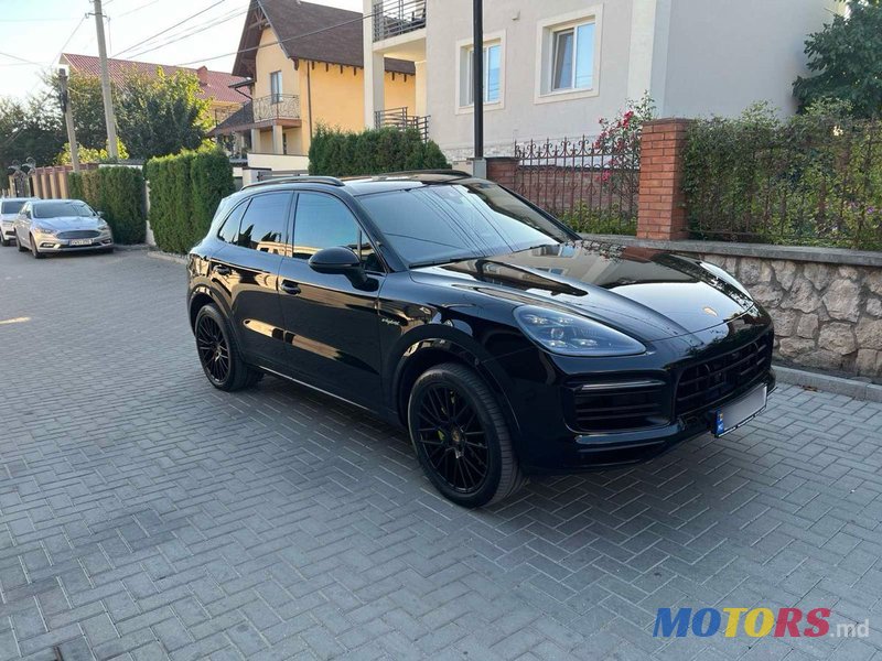 2019' Porsche Cayenne photo #1