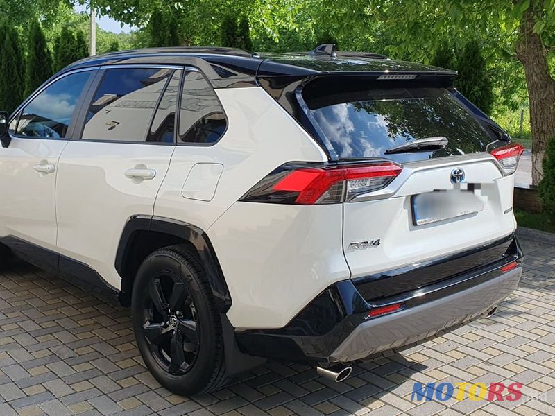 2019' Toyota RAV4 photo #4