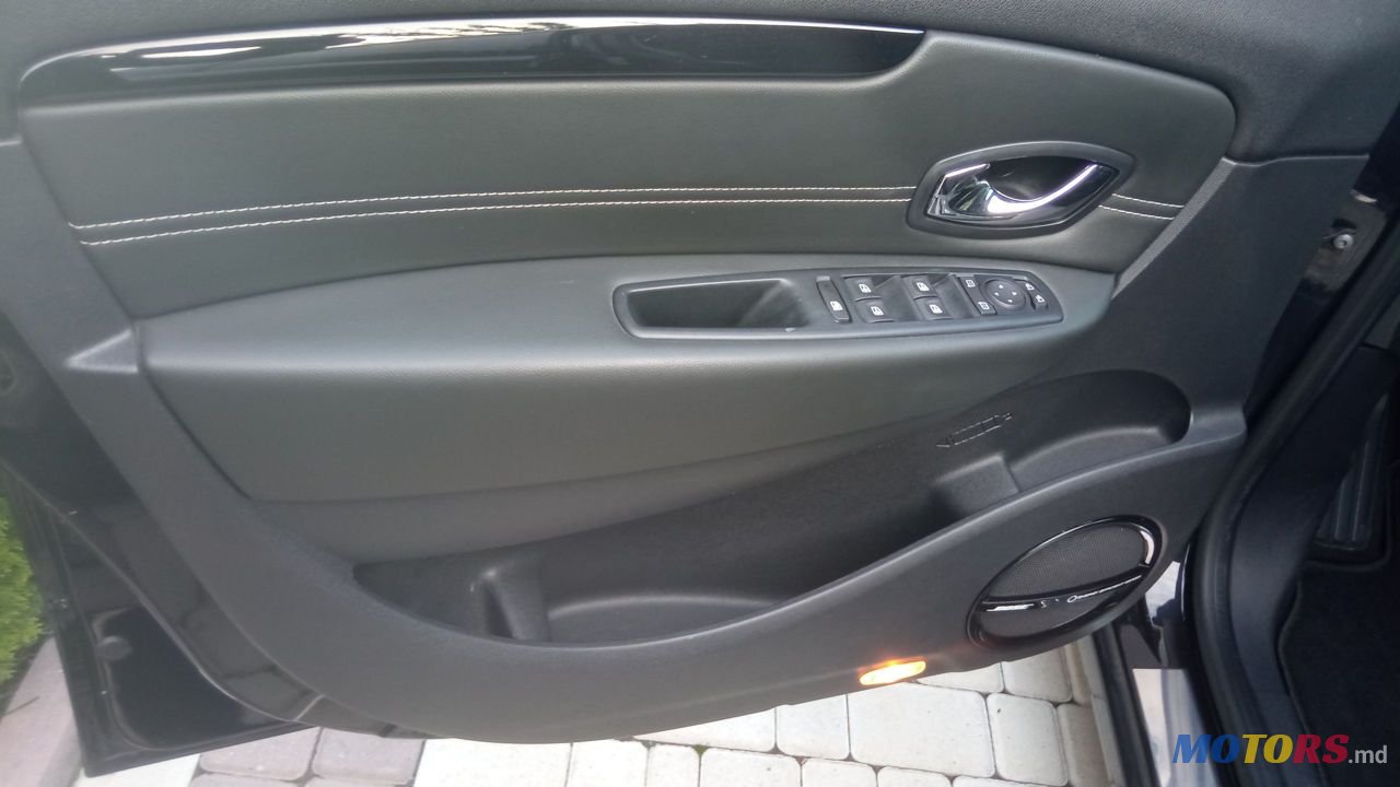 2012' Renault Scenic photo #5