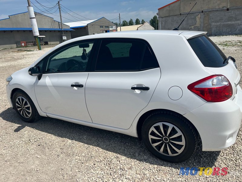 2010' Toyota Auris photo #4