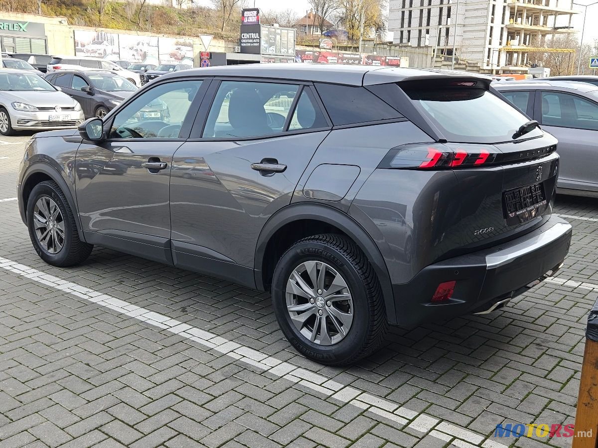 2023' Peugeot 2008 photo #2