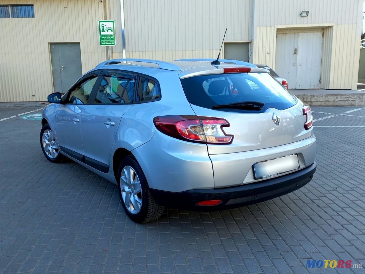 2012' Renault Megane photo #2