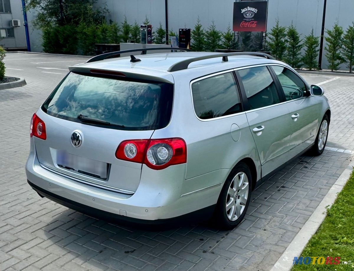 2010' Volkswagen Passat photo #6