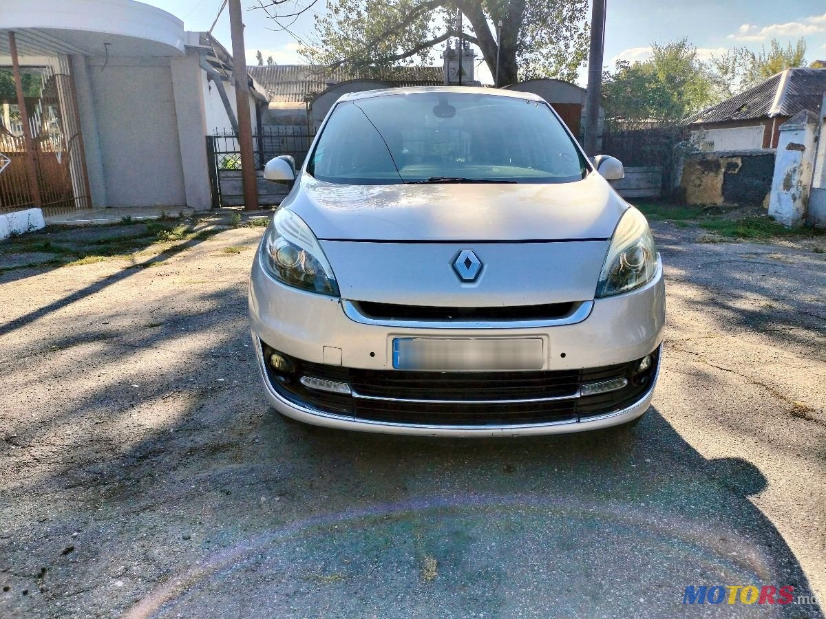 2013' Renault Grand Scenic photo #2