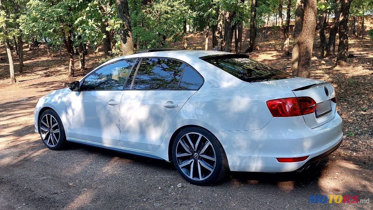 2012' Volkswagen Jetta photo #4
