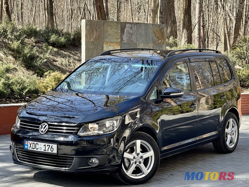 2011' Volkswagen Touran photo #1