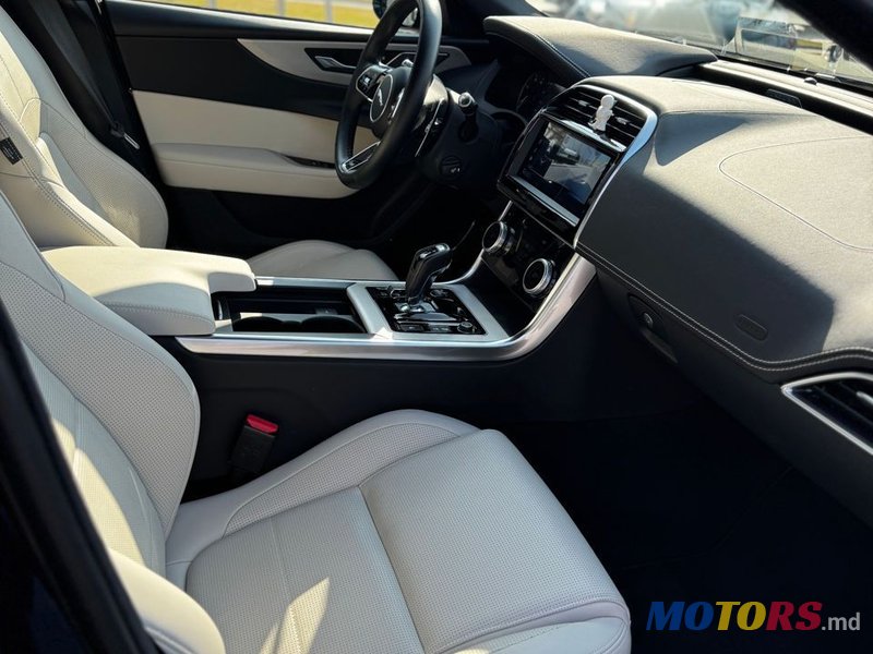 2022' Jaguar XE photo #5
